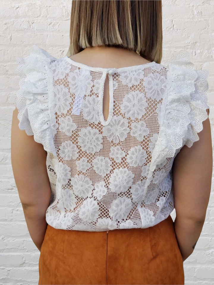 Cream and white lace ruffle top with a lightweight feel Cream and white lace ruffle top with a lightweight feel